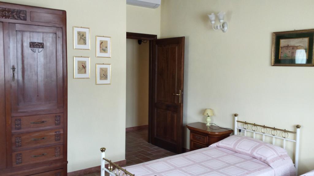 マッサ・マリッティマ Agriturismo Podere La Cascataヴィラ エクステリア 写真